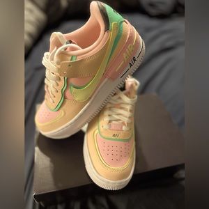 Women’s Nike Air Force1 Shadow arctic punch/barely volt size US 7